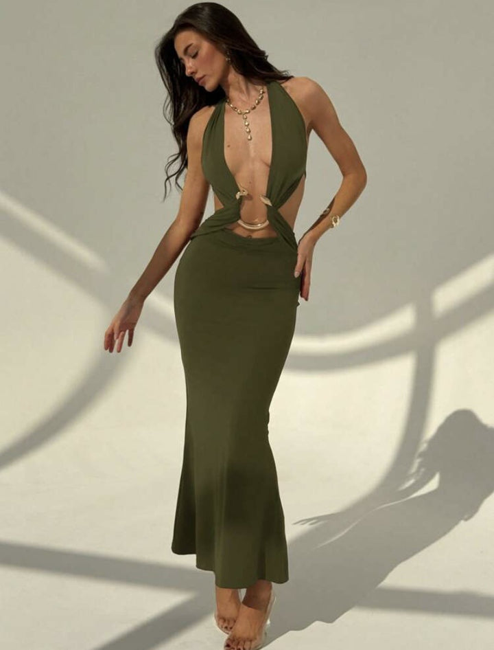Dame Maxi-klänning med förförisk halterneck och eleganta cut-out-detaljer Mirla-Eva Jonsson