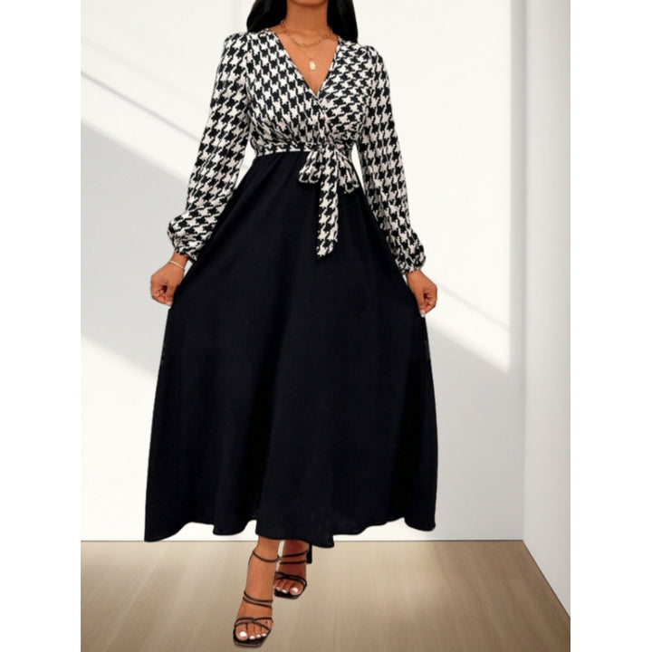 Dame Maxi-klänning med korsknäppning och elegant houndstooth-mönster Mirla-Eva Jonsson