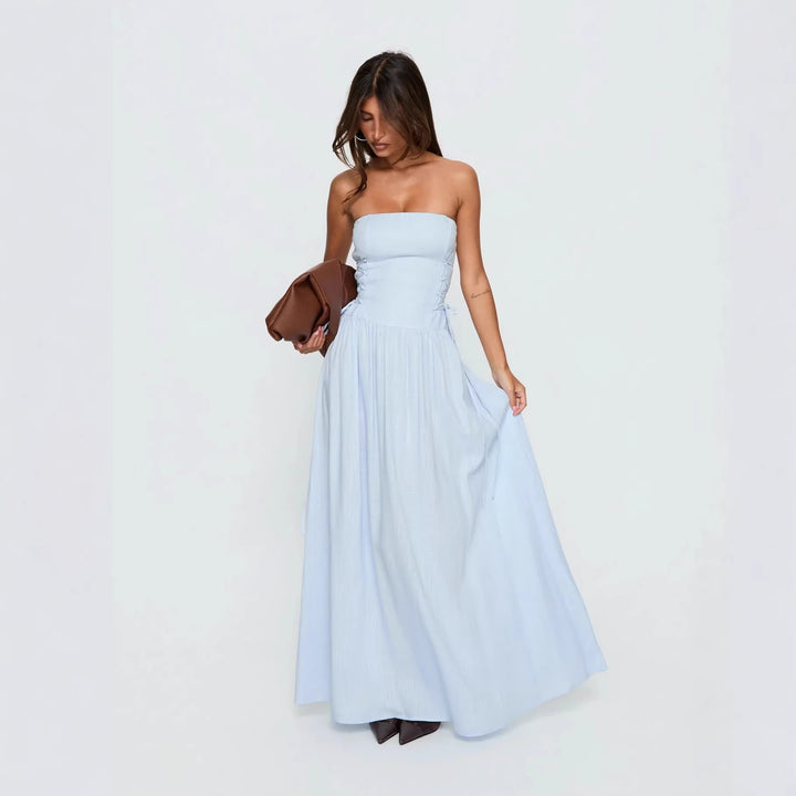 Dame Maxi-klänning med off-shoulder design och sidofliksdetaljer Mirla-Eva Jonsson