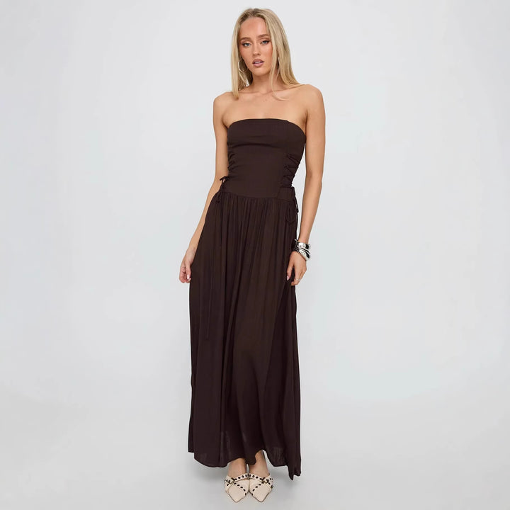 Dame Maxi-klänning med off-shoulder design och sidofliksdetaljer Mirla-Eva Jonsson