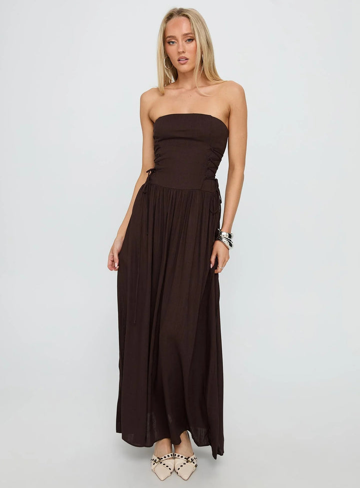 Dame Maxi-klänning med off-shoulder design och sidofliksdetaljer Mirla-Eva Jonsson