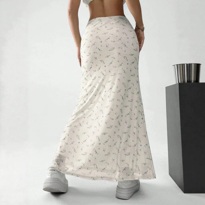 Dame Maxikjol med blommönster och elegant genomskinlighet Mirla-Eva Jonsson
