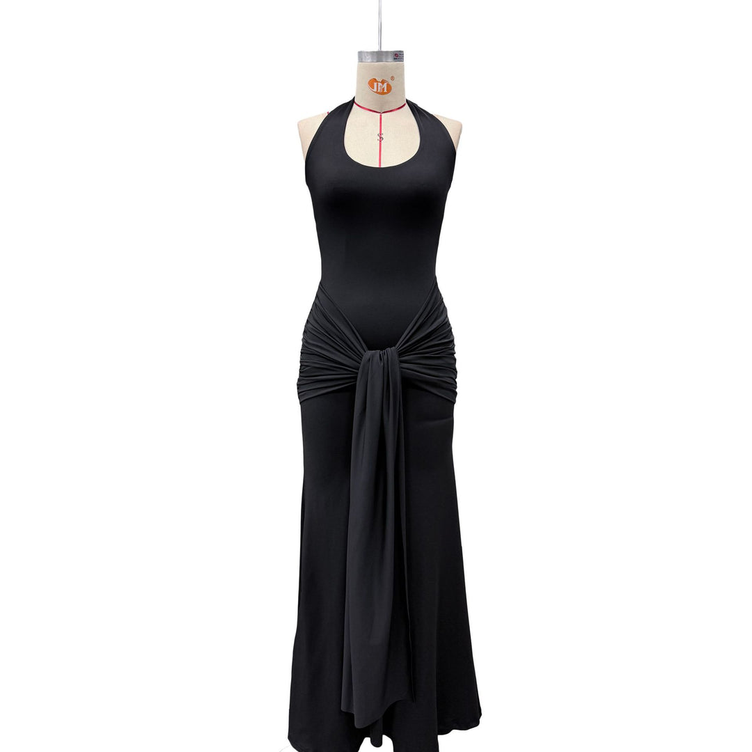 Dame Maxikjol med elegant halterneck och raffinerade draperingar Mirla-Eva Jonsson