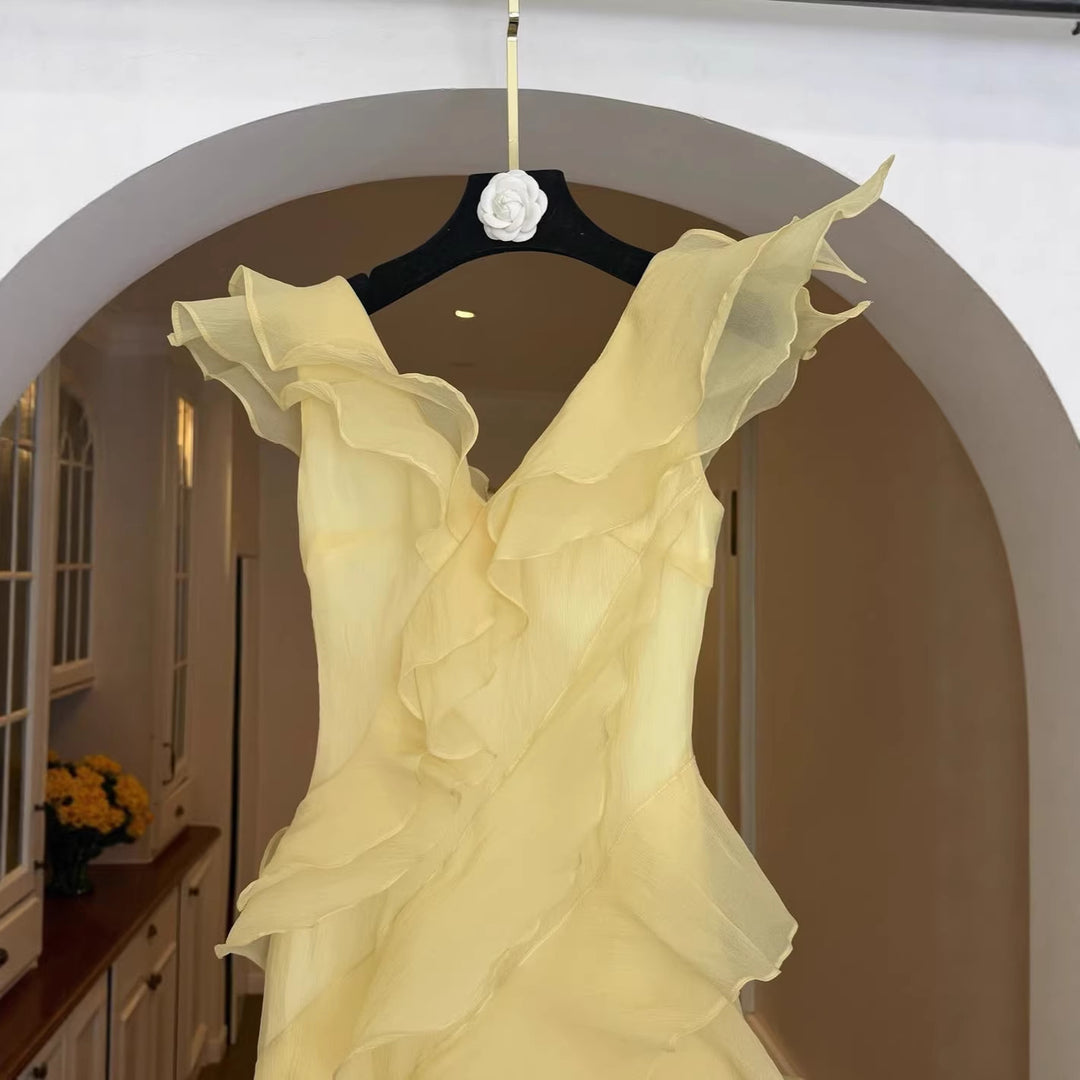 Dame Maxikjol med elegant vattensfallskragdessign och off-shoulder band Mirla-Eva Jonsson