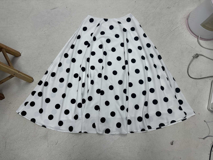 Dame Maxikjol med iögonfallande polka dot-mönster och voluminös passform Mirla-Eva Jonsson