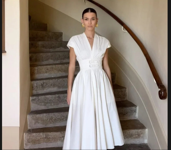 Dame Maxikläd i tidlös skärning med förkortad överdel och elegant midjeaccent Eva Jonsson-Eva Jonsson