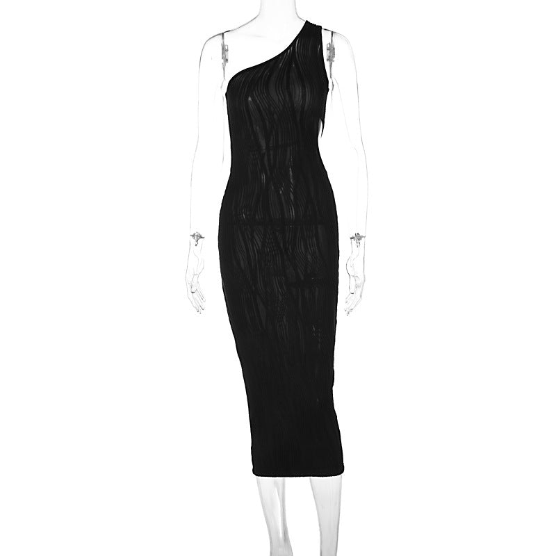 Dame Maxiklänning med asymmetrisk skärning och trendiga cut-outs Mirla-Eva Jonsson