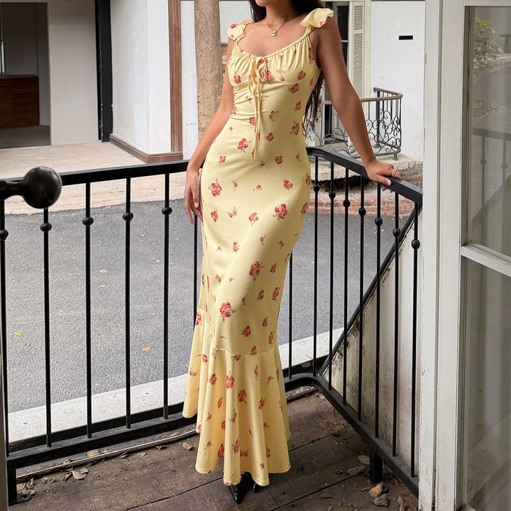 Dame Maxiklänning med blommiga volanger och elegant snitt Mirla-Eva Jonsson