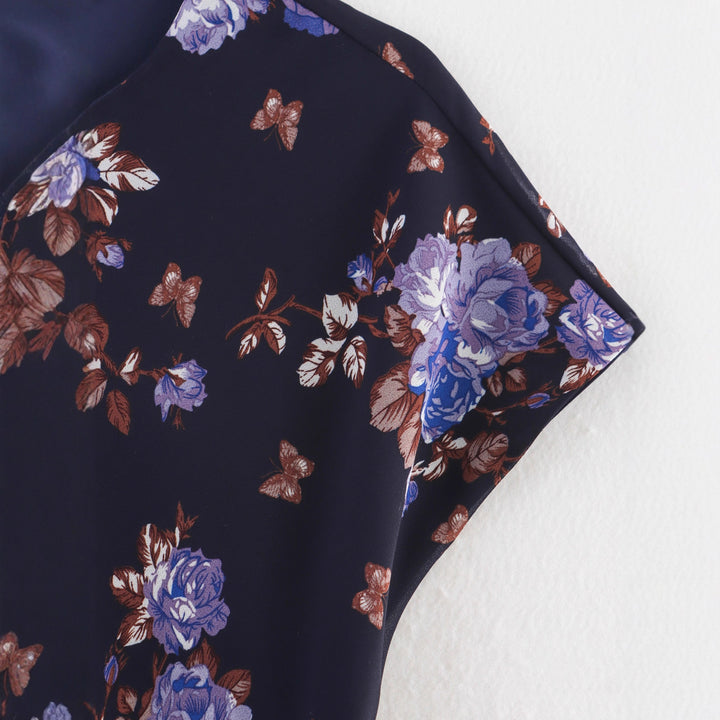 Dame Maxiklänning med blommönster och elegant drapering Mirla-Eva Jonsson