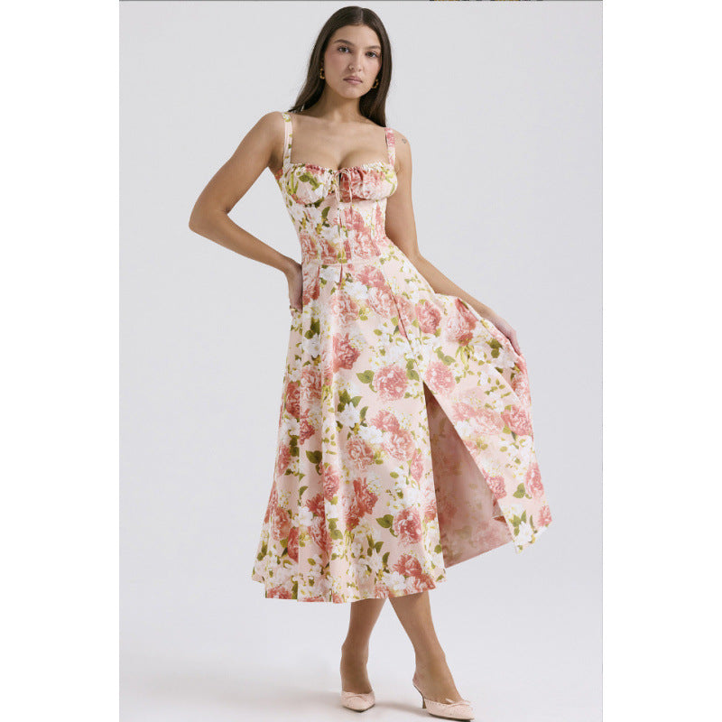 Dame Maxiklänning med blommönster och elegant slits Mirla-Eva Jonsson