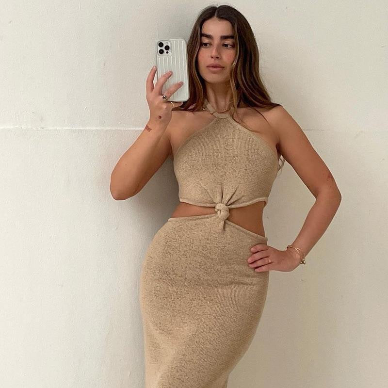 Dame Maxiklänning med cut-out design och elegant knutdetalj Mirla-Eva Jonsson
