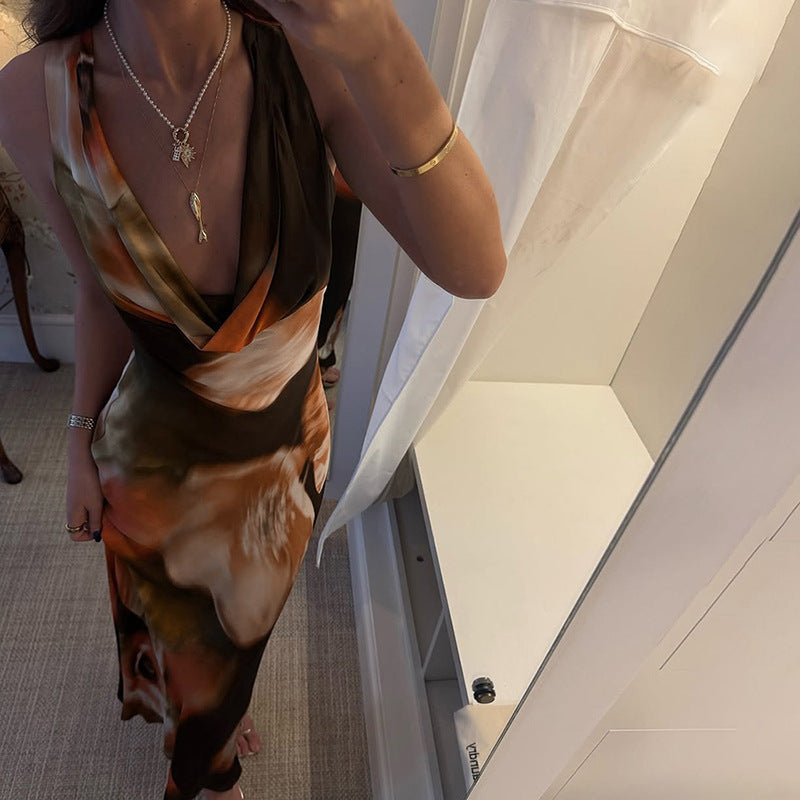 Dame Maxiklänning med djup V-ringning och elegant drapering Mirla-Eva Jonsson