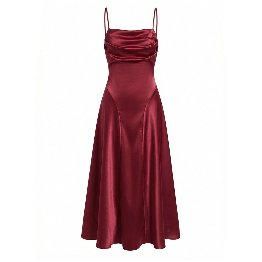 Dame Maxiklänning med elegant drapering och fin satinfinish Mirla-Eva Jonsson