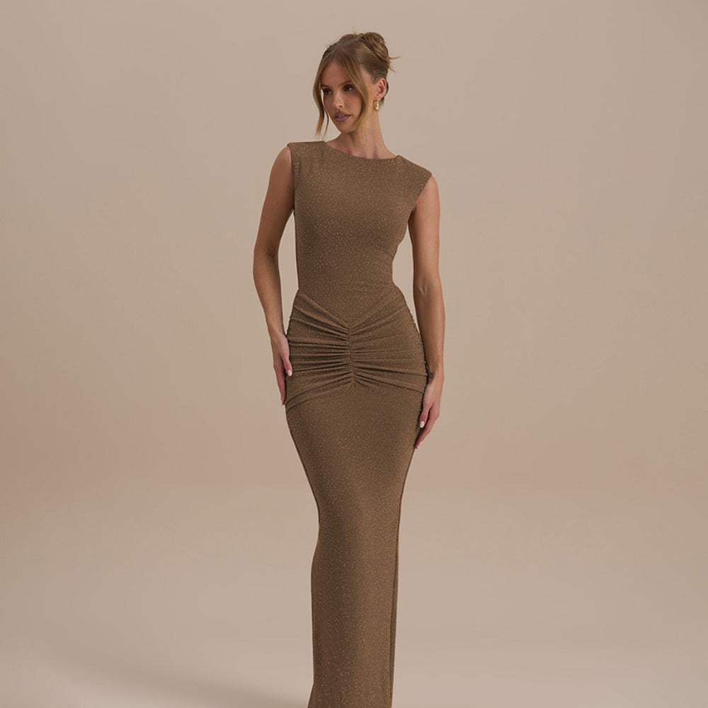 Dame Maxiklänning med elegant rynkdesign och figursydd silhuett Mirla-Eva Jonsson