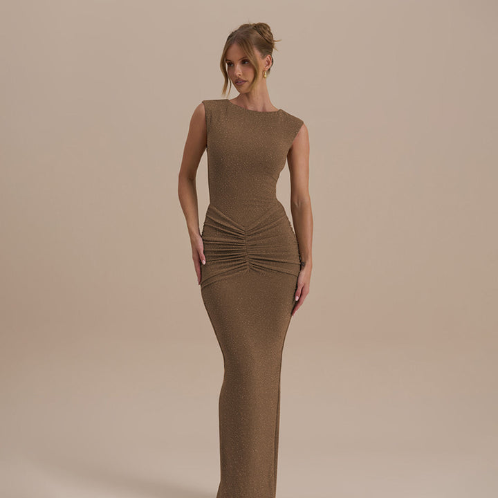 Dame Maxiklänning med elegant rynkdesign och figursydd silhuett Mirla-Eva Jonsson