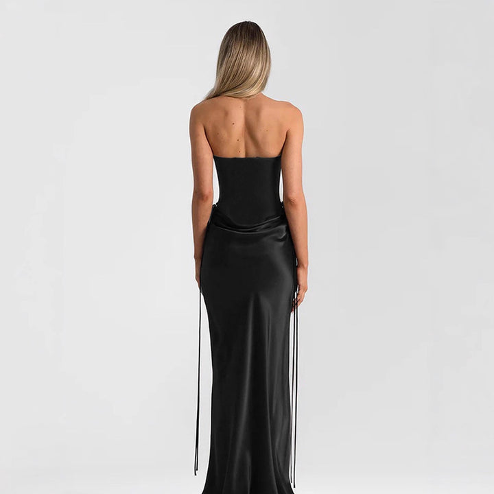 Dame Maxiklänning med elegant snitt och raffinerade draperingar Mirla-Eva Jonsson