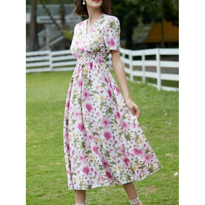 Dame Maxiklänning med flytande skärning och blommig design Mirla-Eva Jonsson