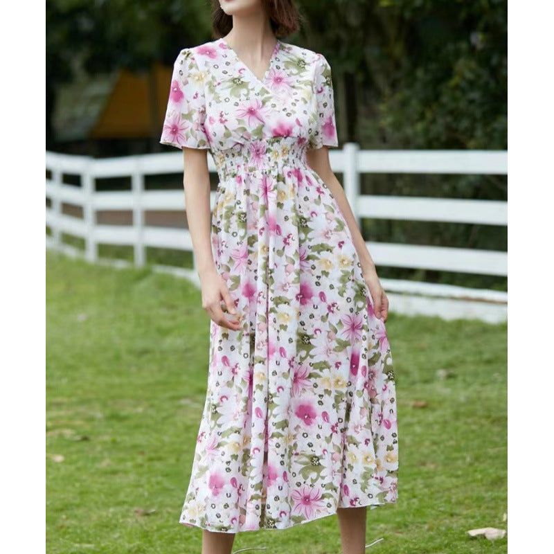 Dame Maxiklänning med flytande skärning och blommig design Mirla-Eva Jonsson
