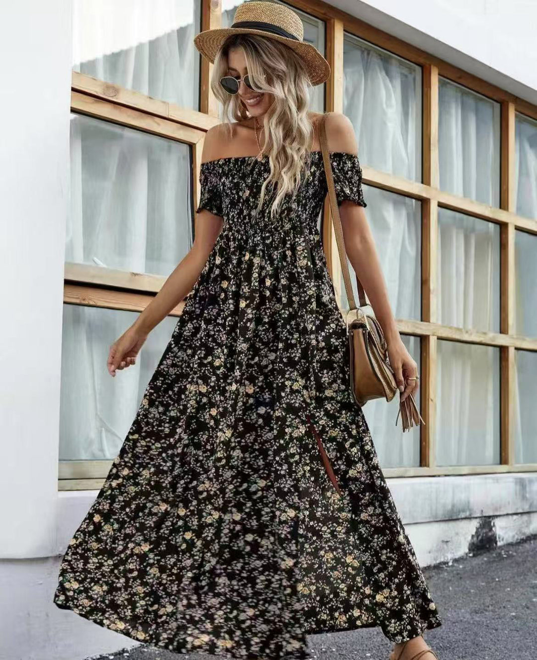 Dame Maxiklänning med off-shoulder silhuett och blommig design Mirla-Eva Jonsson