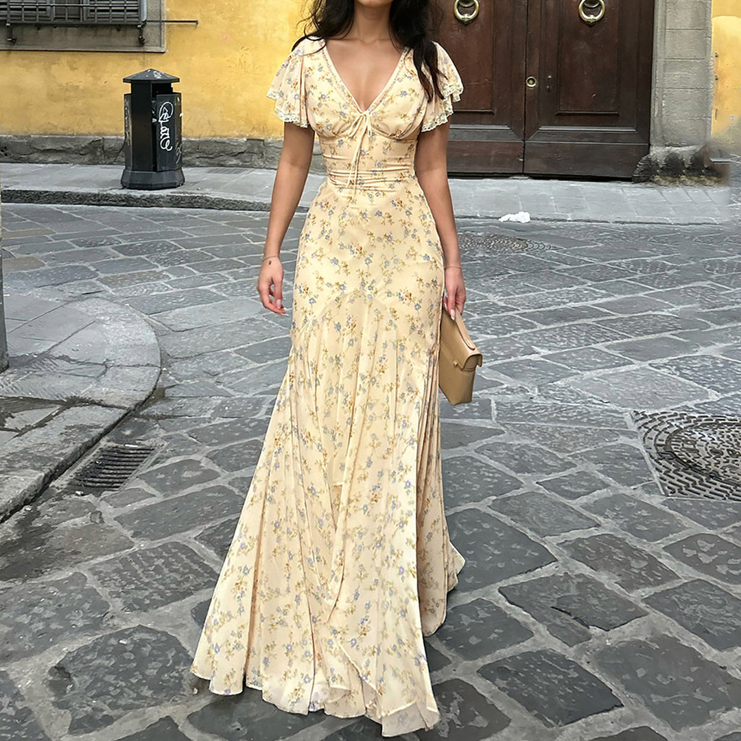 Dame Maxiklänning med romantisk blommönster och lekfull V-ringning Mirla-Eva Jonsson