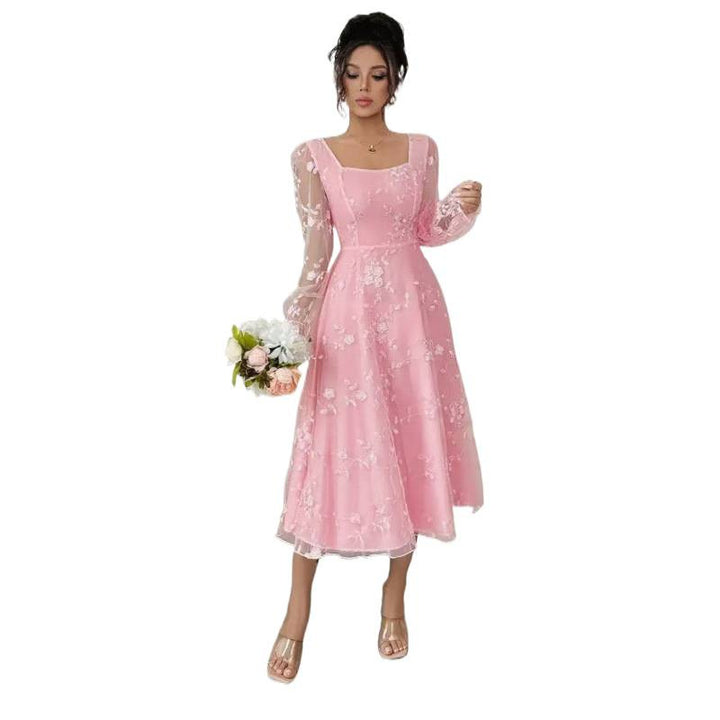 Dame Midi-klänning med blommiga spetsärmar och svängig fåll Mirla-Eva Jonsson