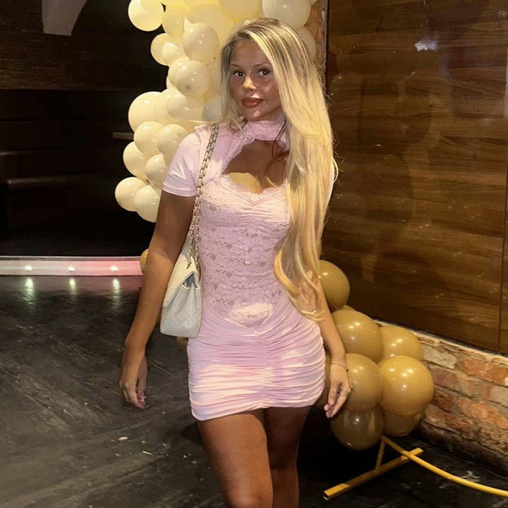 Dame Mini Klänning med sexy Rynkor och Spetsaccenter Mirla-Eva Jonsson