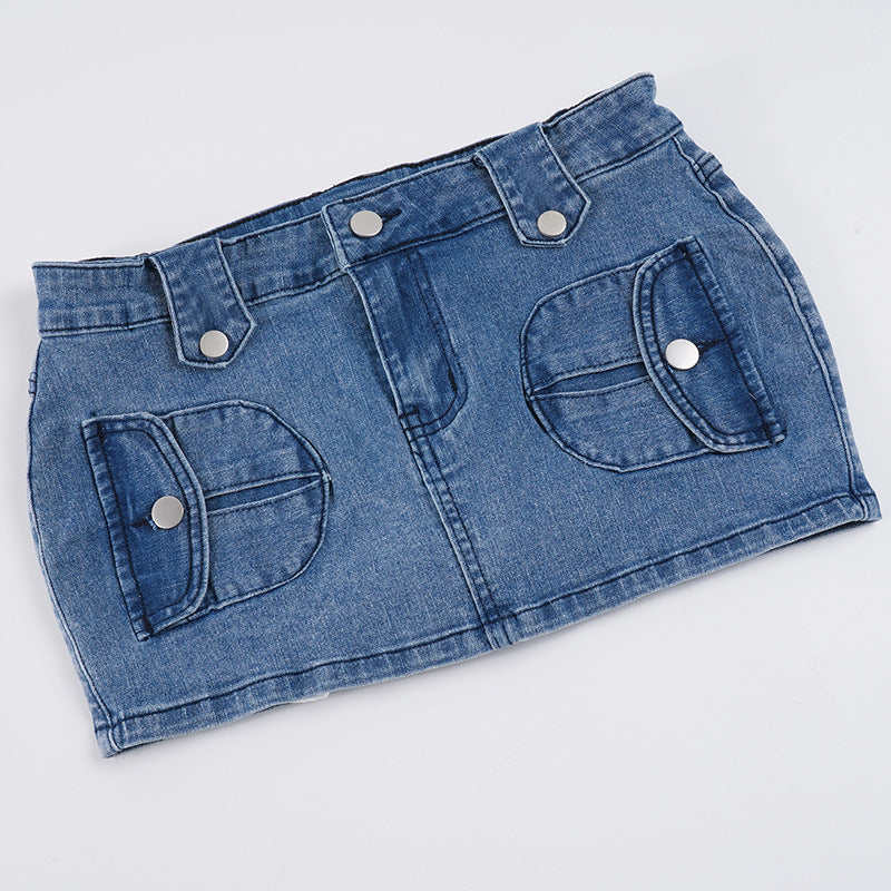 Dame Mini nederdel i denim med praktiske lommer og trykknaplukning Mirla-Eva Jonsson