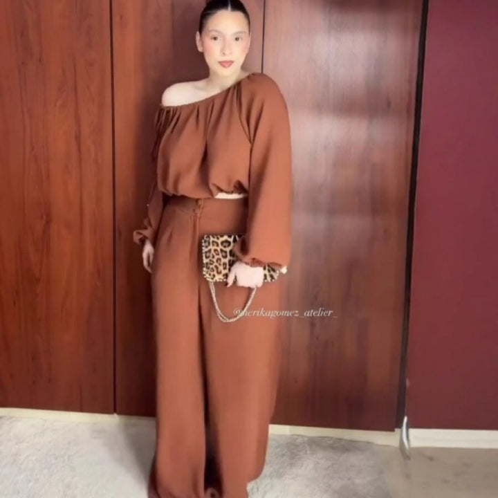 Dame Moderiktigt Tvådelat Set med Off-Shoulder Topp och Vida Byxor Mirla-Eva Jonsson