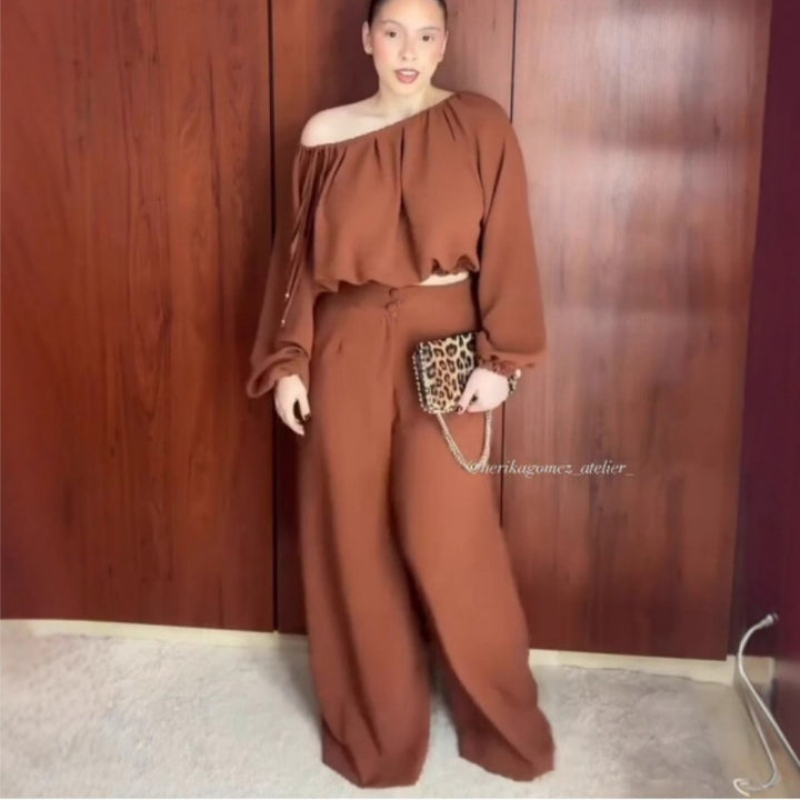 Dame Moderiktigt Tvådelat Set med Off-Shoulder Topp och Vida Byxor Mirla-Eva Jonsson