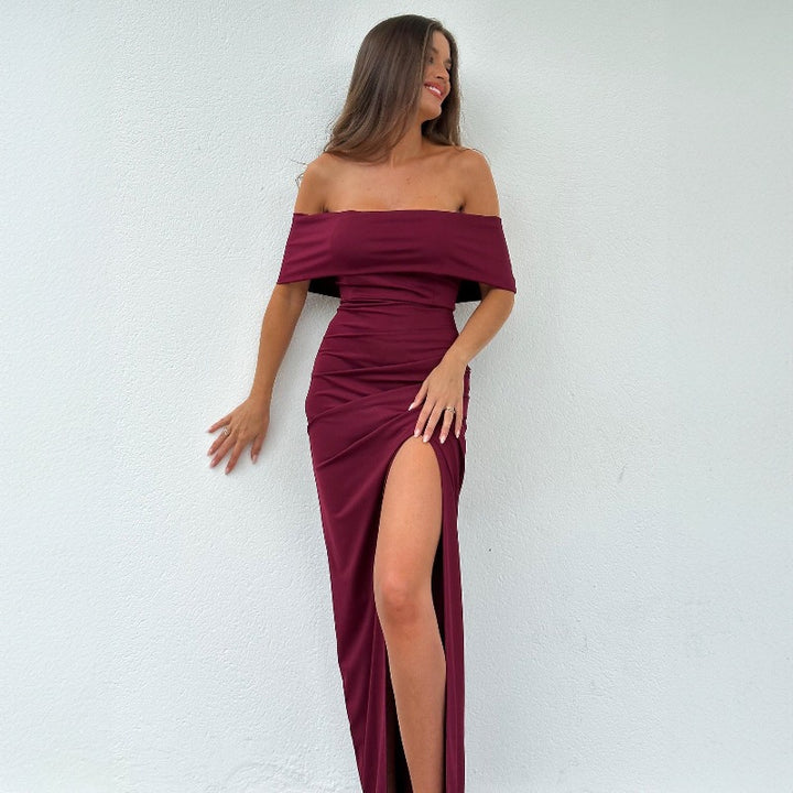 Dame Off-Shoulder Klänning med figursydd passform och hög slits Mirla-Eva Jonsson