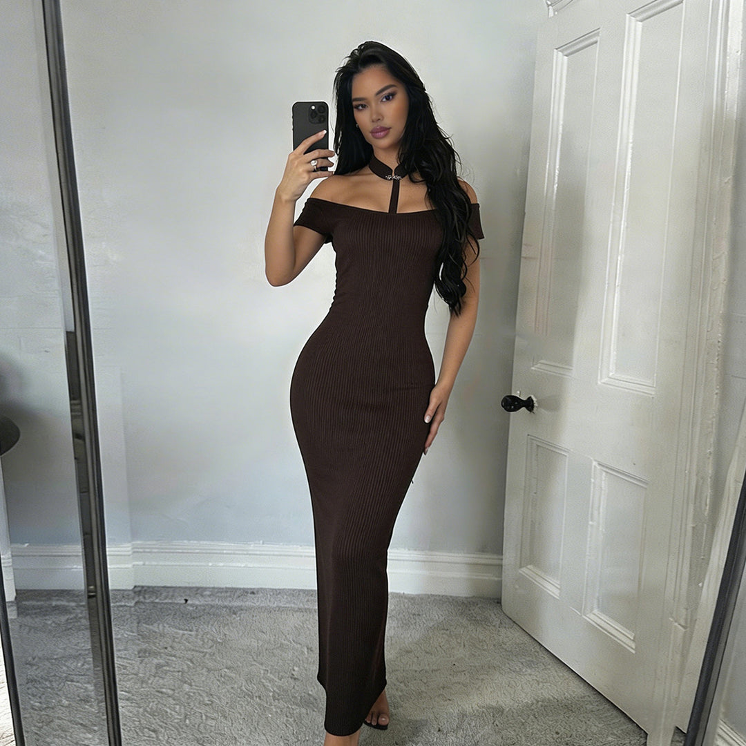Dame Off-Shoulder Maxiklänning med elegant Choker Mirla-Eva Jonsson