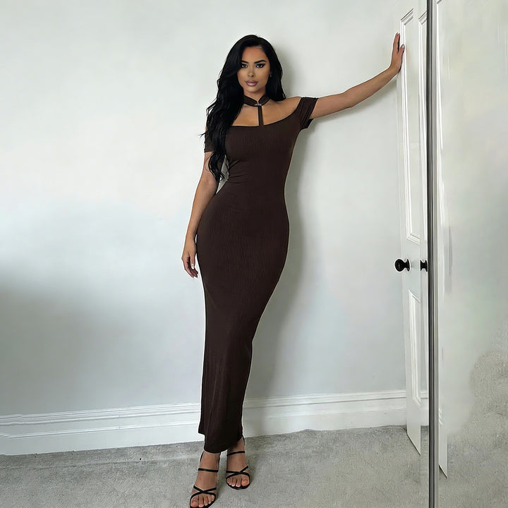 Dame Off-Shoulder Maxiklänning med elegant Choker Mirla-Eva Jonsson