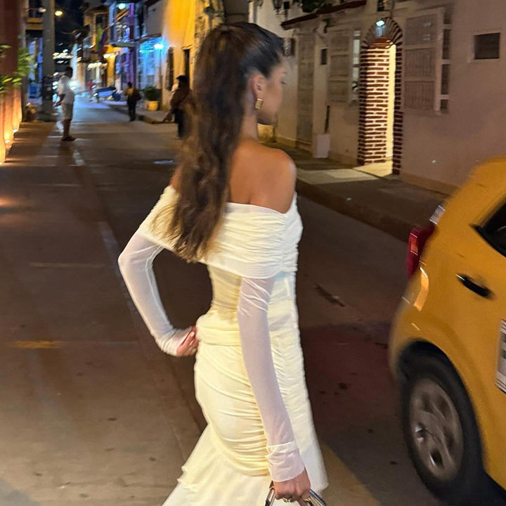 Dame Off-Shoulder Maxiklänning med volangdesign och figursytt snitt Mirla-Eva Jonsson