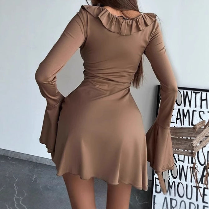 Dame Off-Shoulder Minikjol med volangdetaljer och långa ärmar Mirla-Eva Jonsson