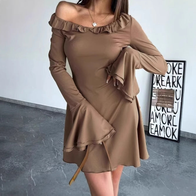 Dame Off-Shoulder Minikjol med volangdetaljer och långa ärmar Mirla-Eva Jonsson