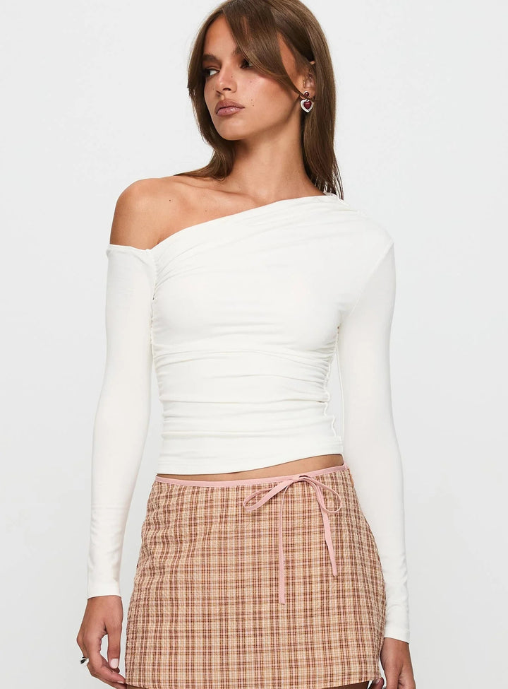 Dame Off-Shoulder Rynkatshirt med långa ärmar och elegant design Mirla-Eva Jonsson