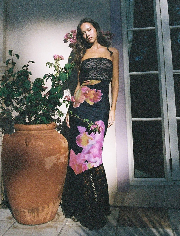Dame Off-Shoulder Spetsklänning med Blommiga Accent och Transparent Foder Mirla-Eva Jonsson