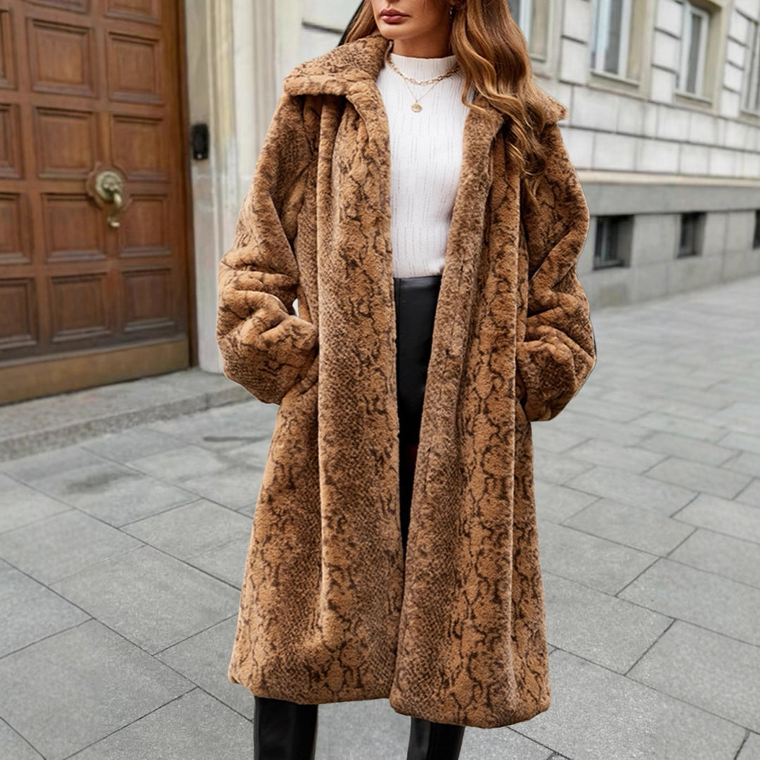 Dame Oversized Konstpälsrock med ormsmönster Mirla-Eva Jonsson