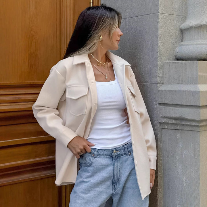 Dame Oversized Skjortblusjacka med praktiska fickor och modern skärning Mirla-Eva Jonsson