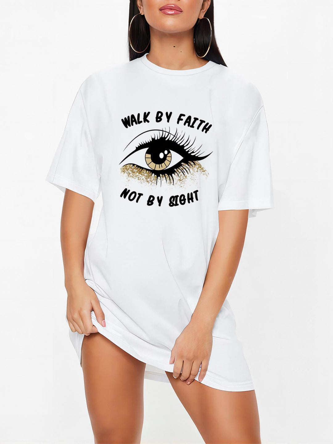 Dame Oversized T-shirt med inspirerande text och iögonfallande grafisk design Mirla-Eva Jonsson