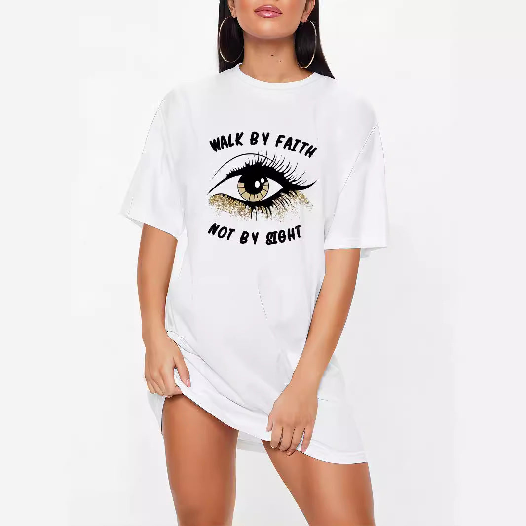 Dame Oversized T-shirt med inspirerande text och iögonfallande grafisk design Mirla-Eva Jonsson