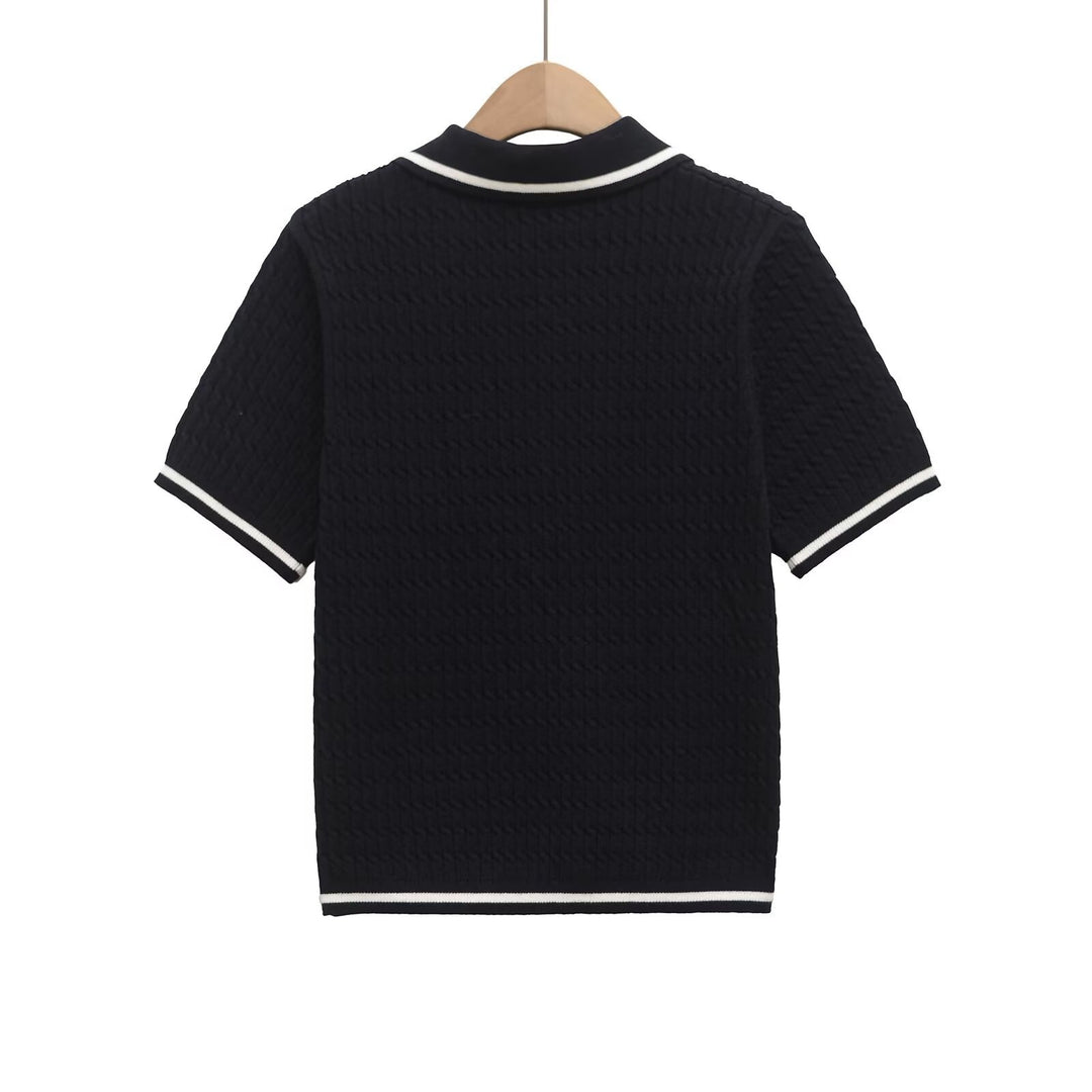 Dame Poloshirt med strukturerat material och eleganta knapppdetaljer Mirla-Eva Jonsson