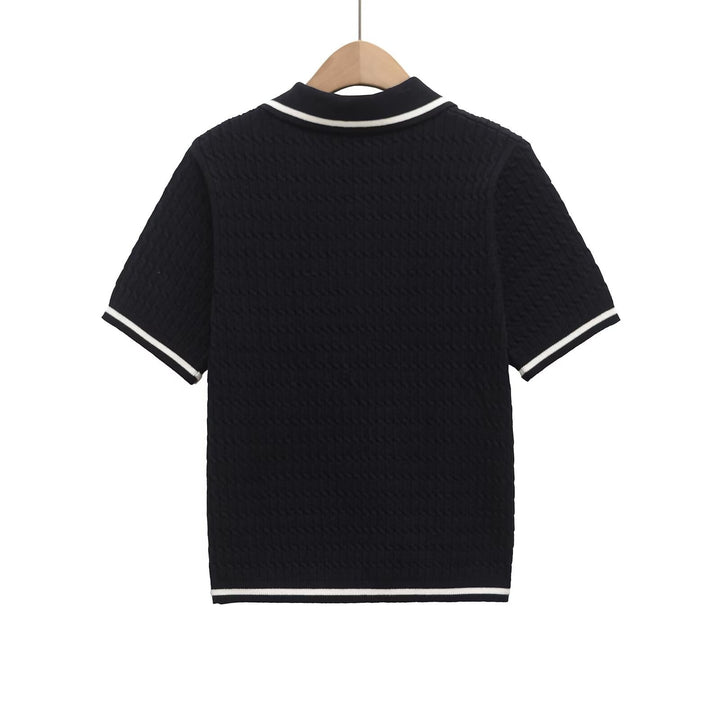 Dame Poloshirt med strukturerat material och eleganta knapppdetaljer Mirla-Eva Jonsson