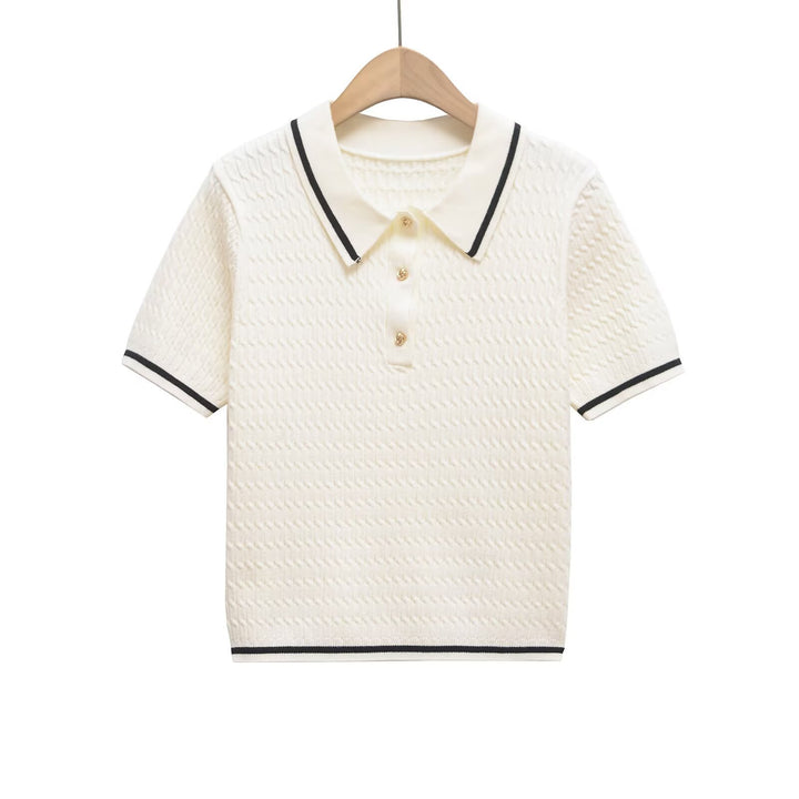 Dame Poloshirt med strukturerat material och eleganta knapppdetaljer Mirla-Eva Jonsson