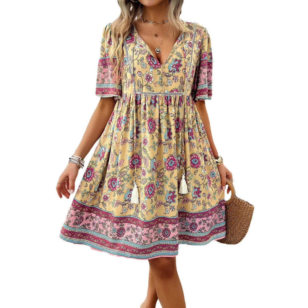 Dame Retro-Chic dress with floral pattern and flowing skirt Mirla-Eva Jonsson