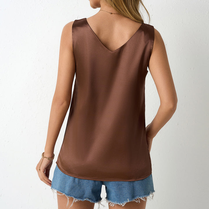 Dame Satin Cami-top med elegant V-ringning och smala axelband Mirla-Eva Jonsson