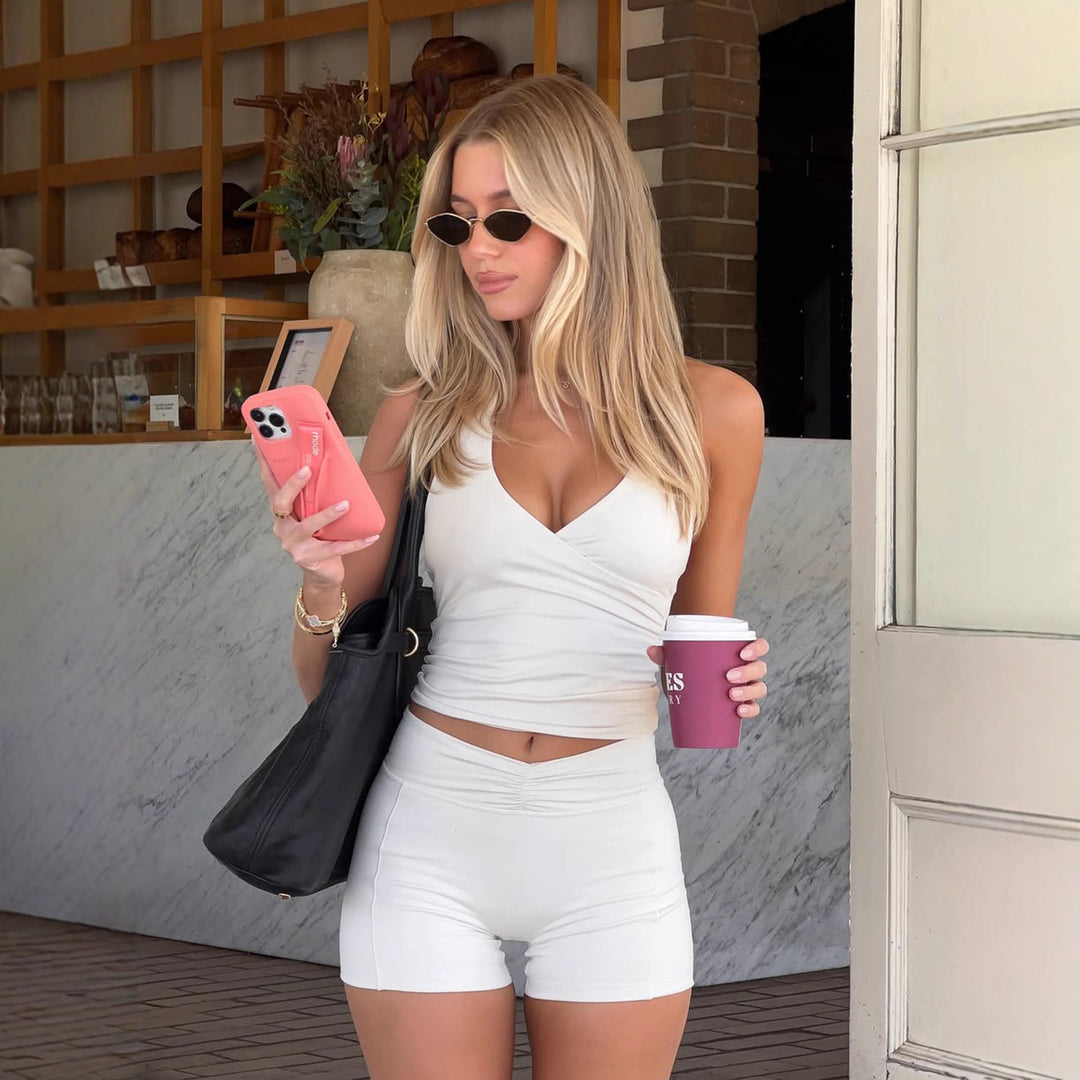 Dame Sportigt bikini-set med höghalso topp och trendiga shorts Mirla-Eva Jonsson