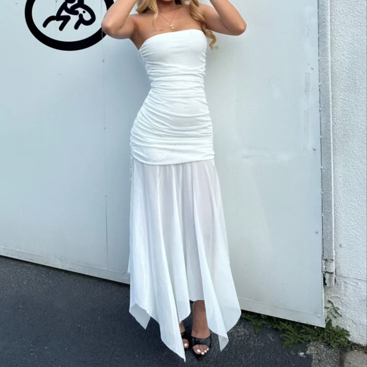 Dame Strapless Maxiklänning med elegant drapering och genomskinlig kjol Mirla-Eva Jonsson
