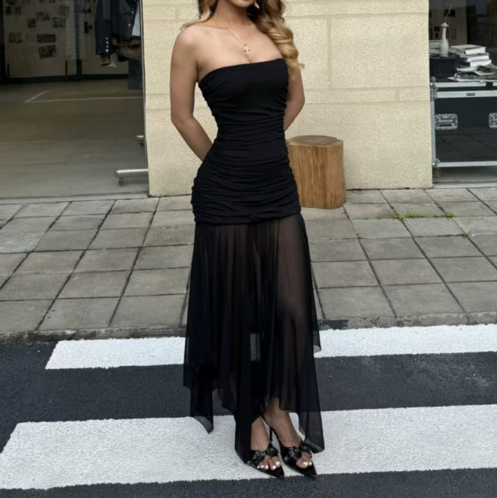 Dame Strapless Maxiklänning med elegant drapering och genomskinlig kjol Mirla-Eva Jonsson