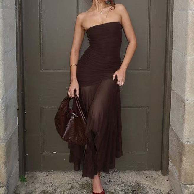 Dame Strapless Maxiklänning med elegant drapering och genomskinlig kjol Mirla-Eva Jonsson